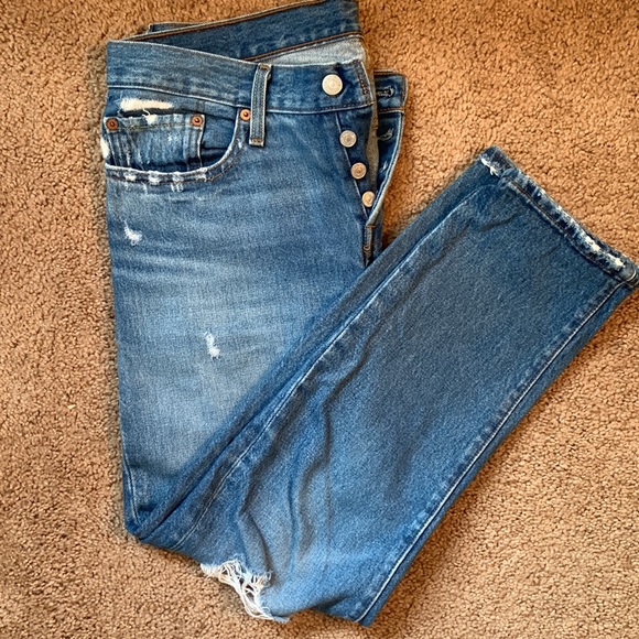 Levi’s Mid-Rise 501 Boyfriend Cut Jean - Picture 2 of 5